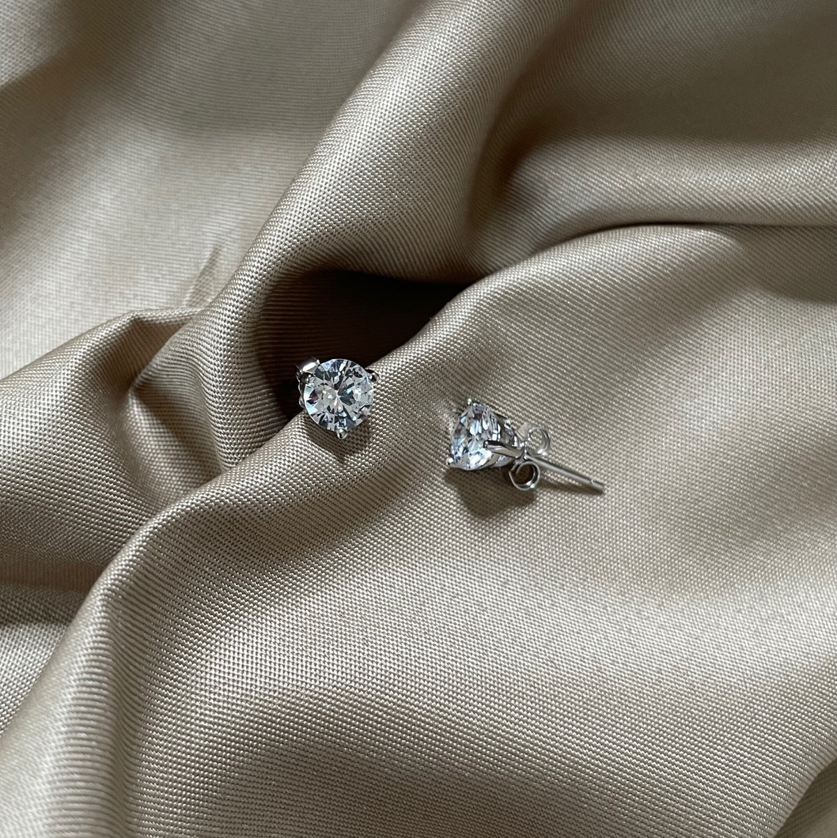 [Violet JW]Dainty Round Shape Earrings