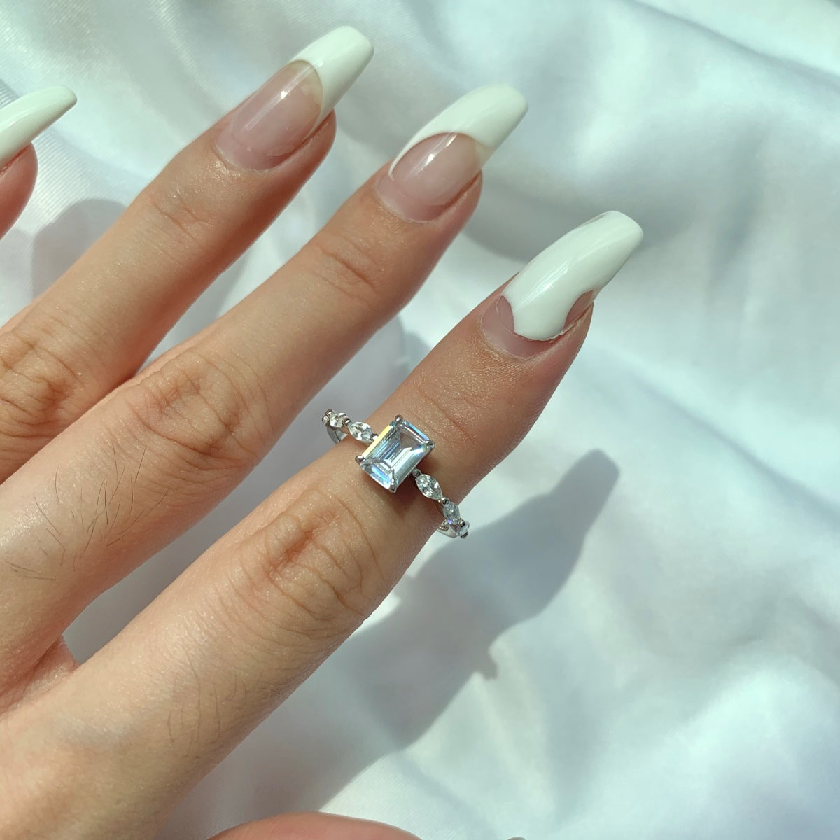 [Violet JW]1.0 Carat Dainty Resplendent Radiant Cut Daily Ring