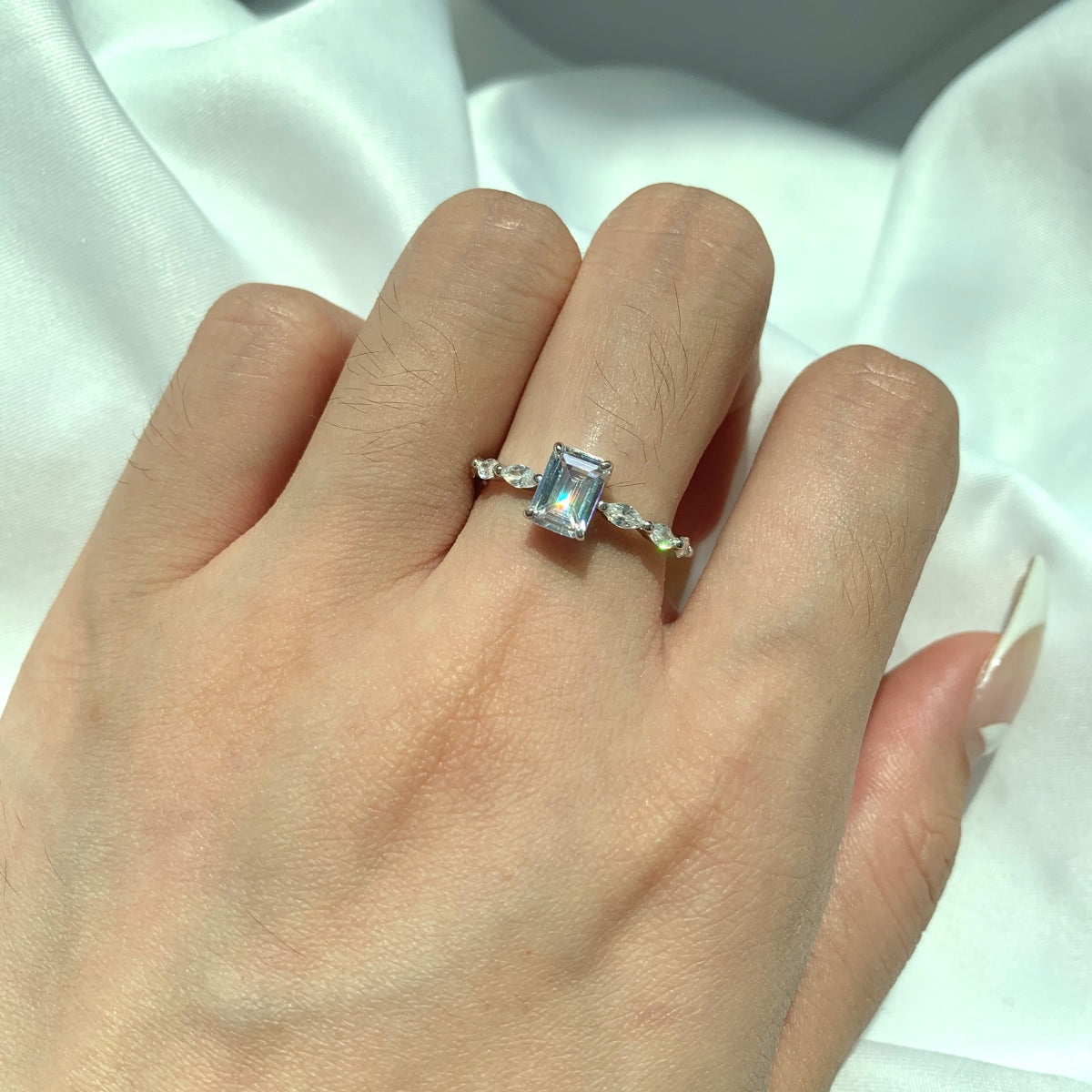 [Violet JW]1.0 Carat Dainty Resplendent Radiant Cut Daily Ring