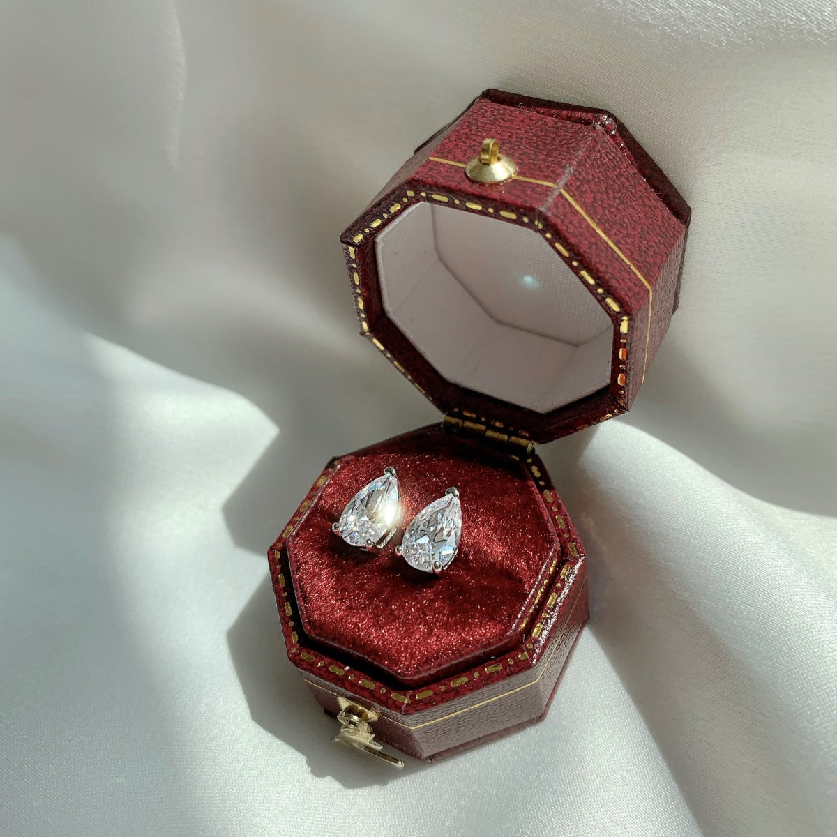 [Violet JW]Ornate Water Drop Shape Earrings