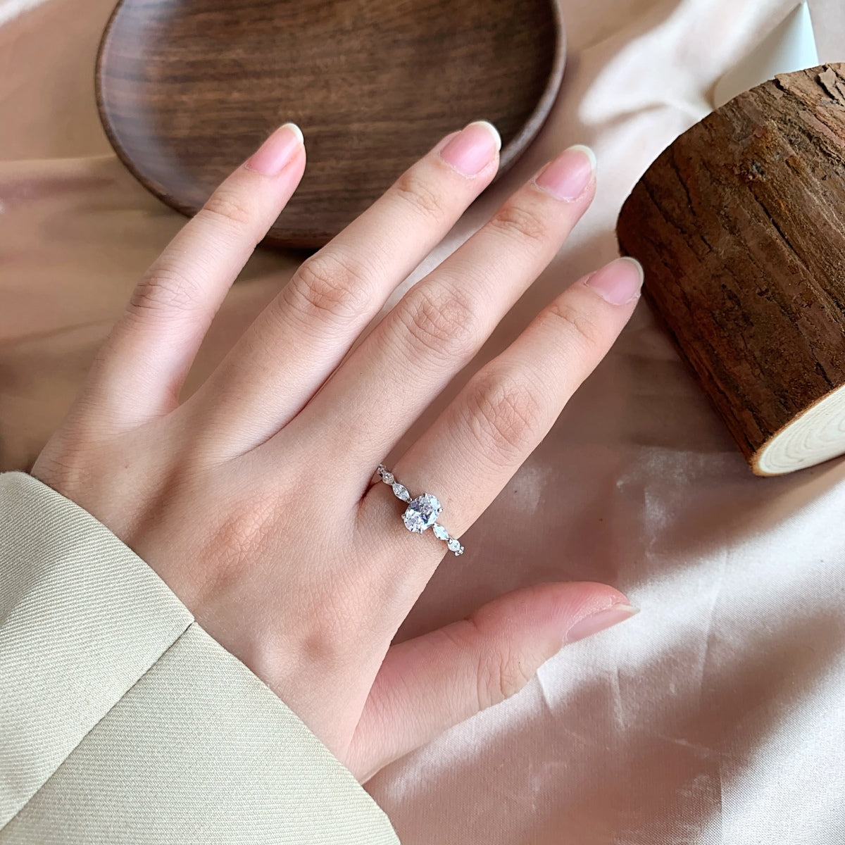[Violet JW]0.75 Carat Luxurious Vibrant Elongated Cushion Cut Daily Ring