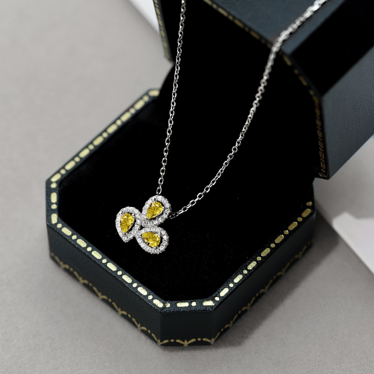 [Violet JW]Elegant Flower Shape Pear Cut Necklace