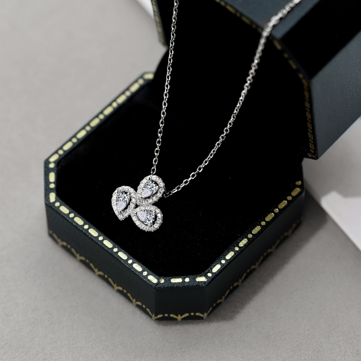 [Violet JW]Elegant Flower Shape Pear Cut Necklace