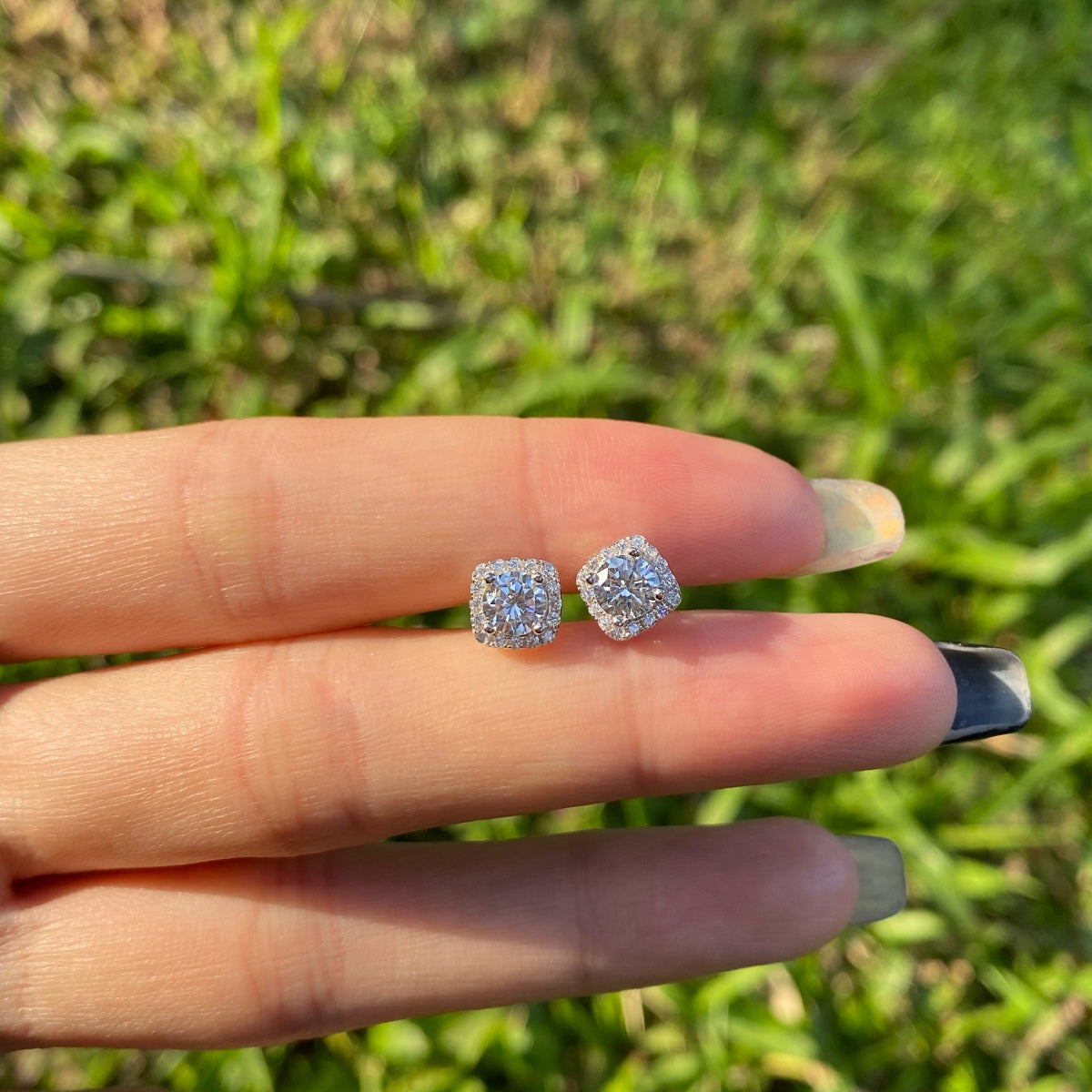 [Violet JW]Classic Round Center Stone Stud Earrings