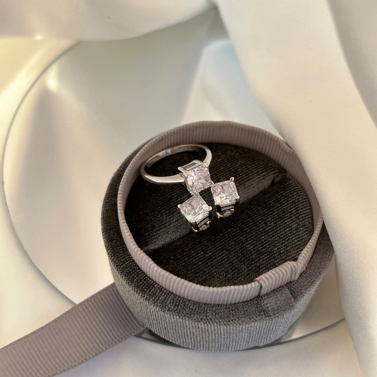 [Violet JW]1.0 Carat Radiant Princess Cut Wedding Earrings