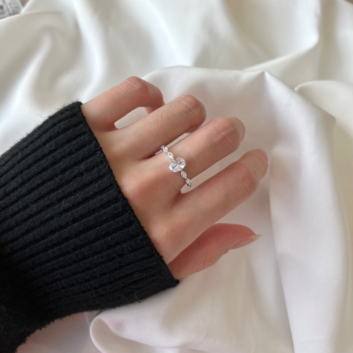 [Violet JW]0.75 Carat Luxurious Vibrant Elongated Cushion Cut Daily Ring