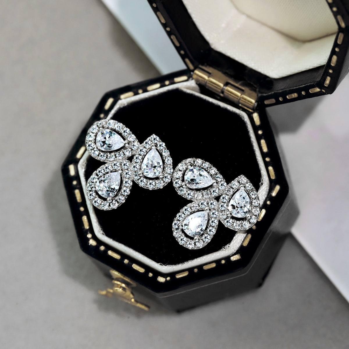 [Violet JW]Ornate Flower Shape Pear Cut Lover Earrings