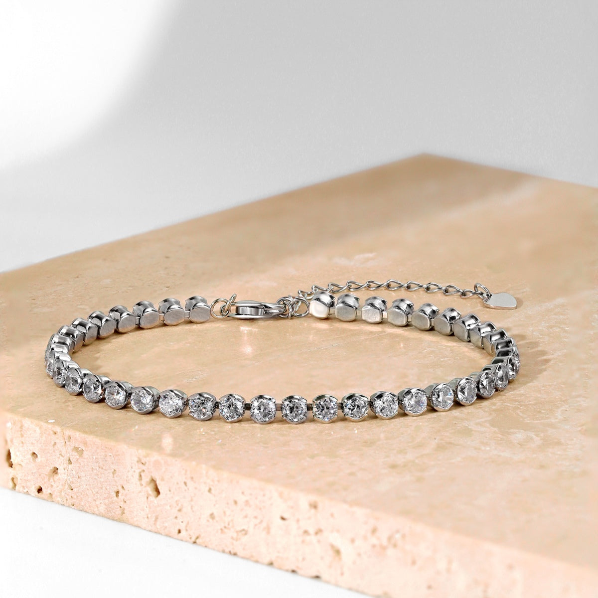 [Violet JW]Ornate  Sparkling Round Cut Daily Bracelet