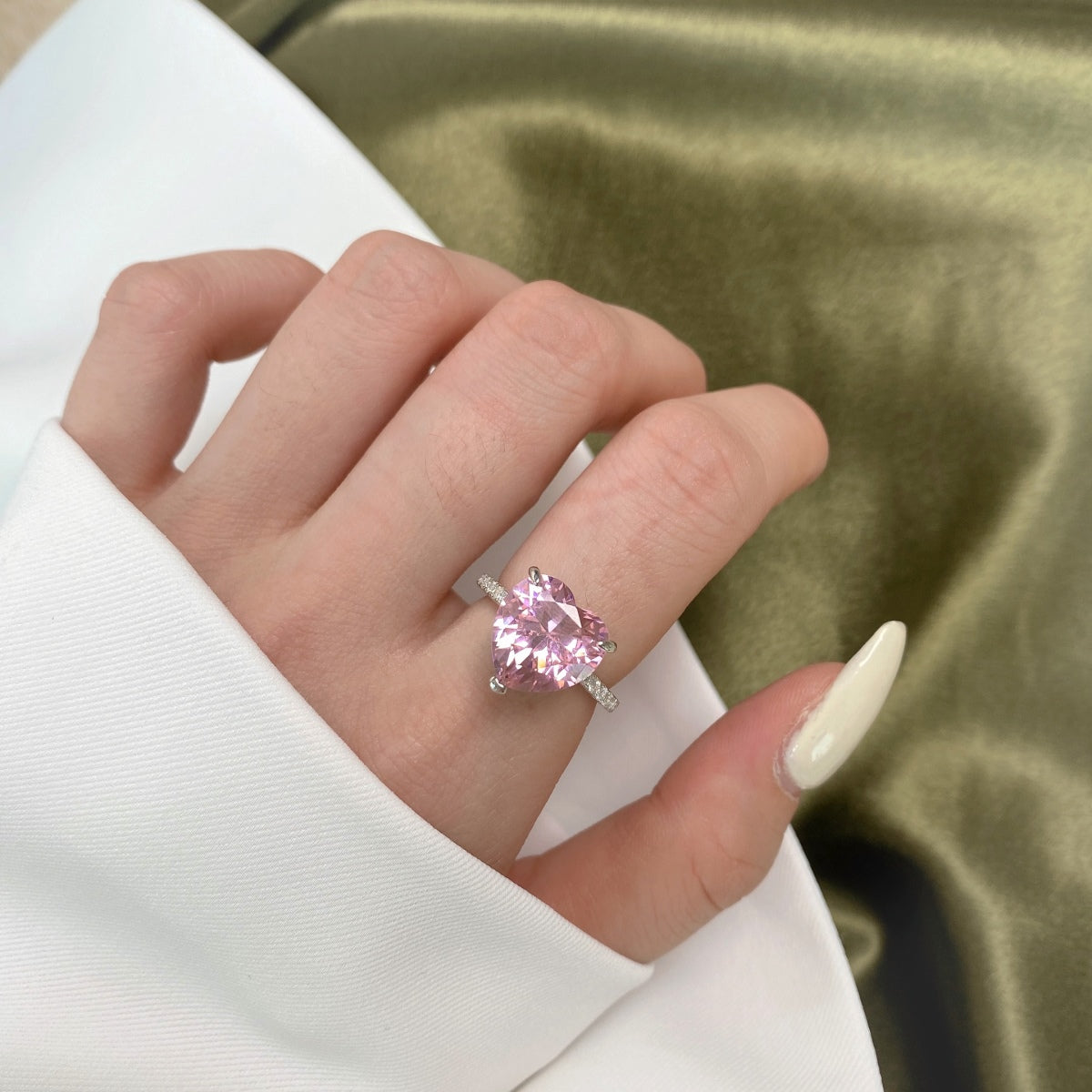 [Baslove]6,0 Karat luxuriöser funkelnder romantischer Herzschliff-Liebhaberring