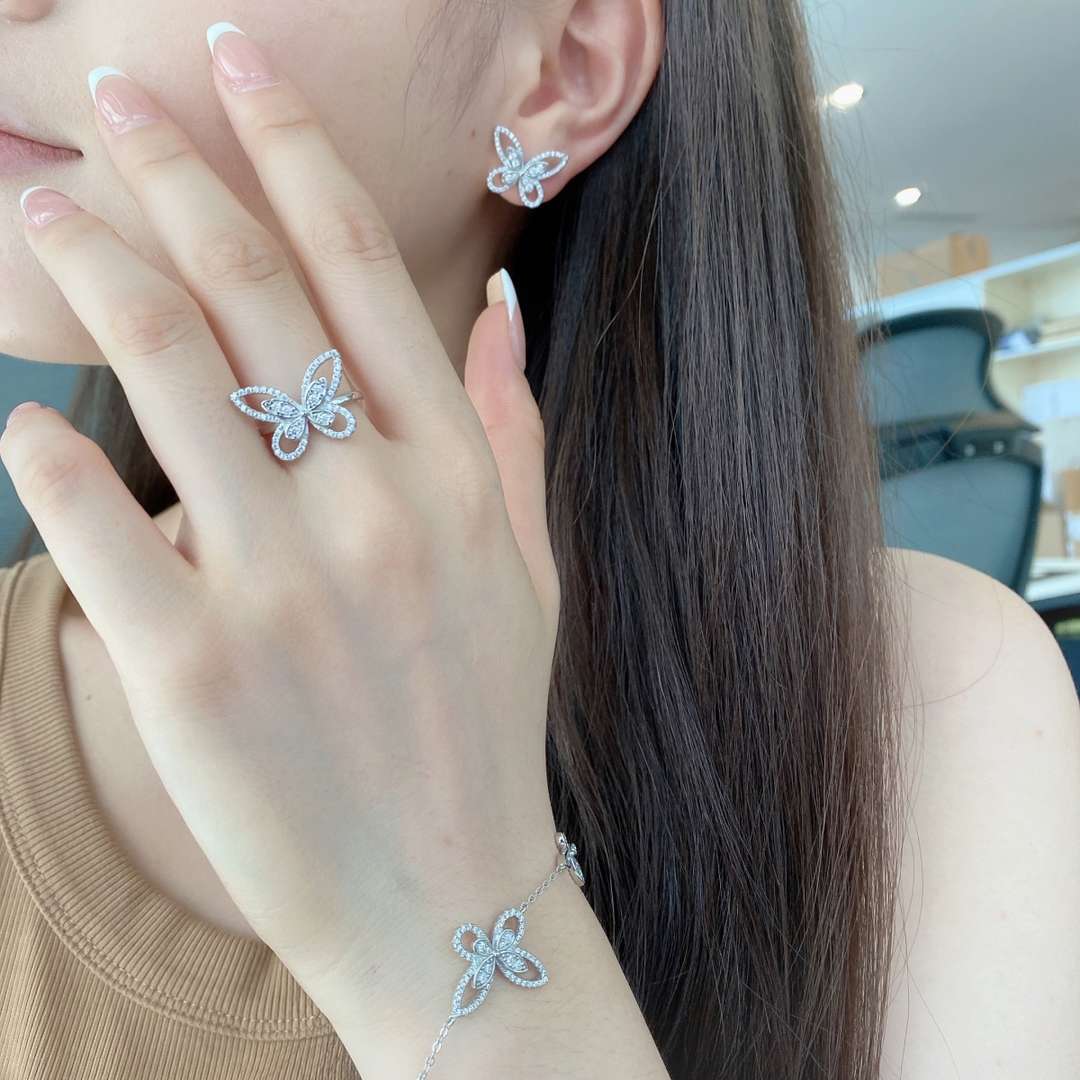 [Violet JW]Delicate Butterfly Pendant Bracelet