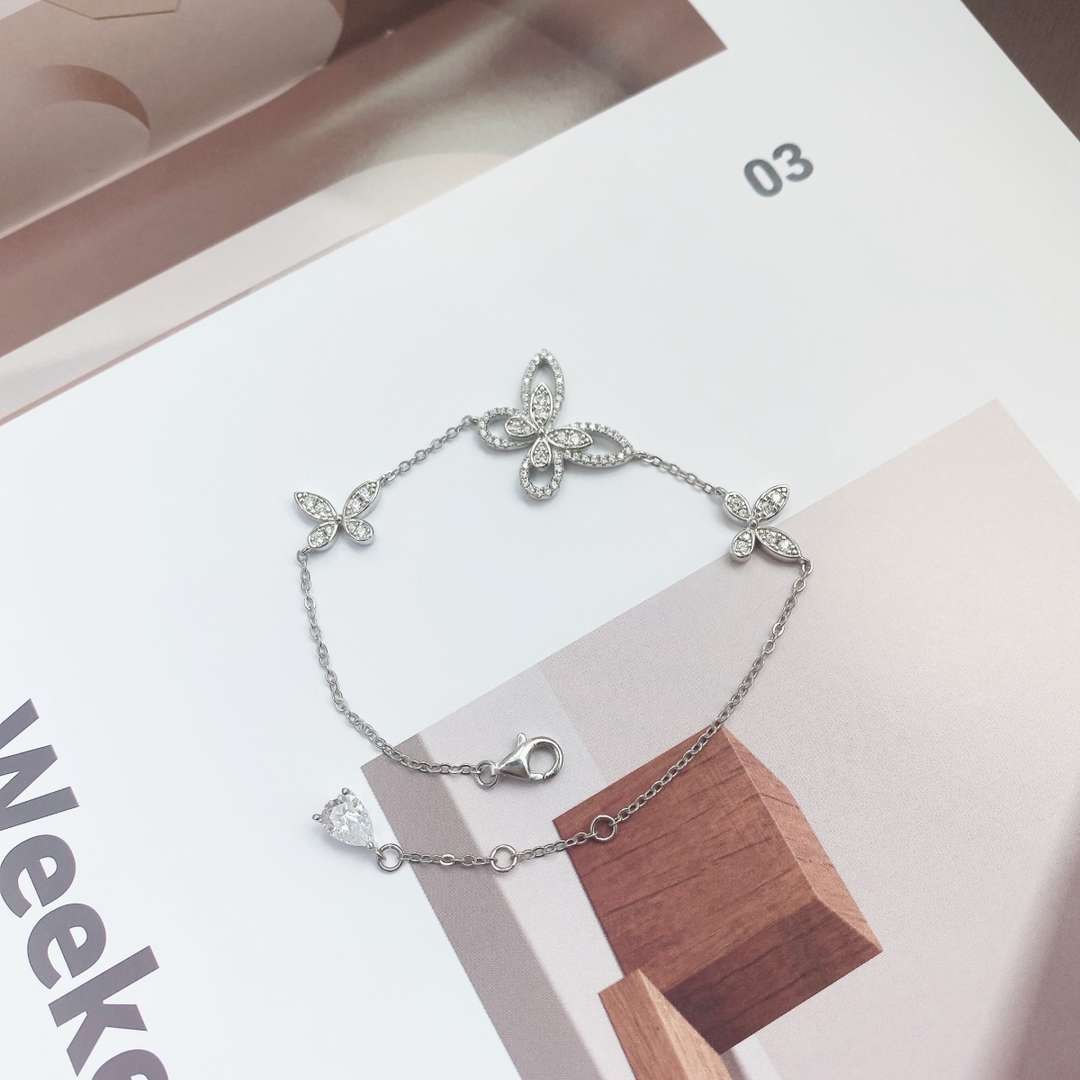 [Violet JW]Delicate Butterfly Pendant Bracelet
