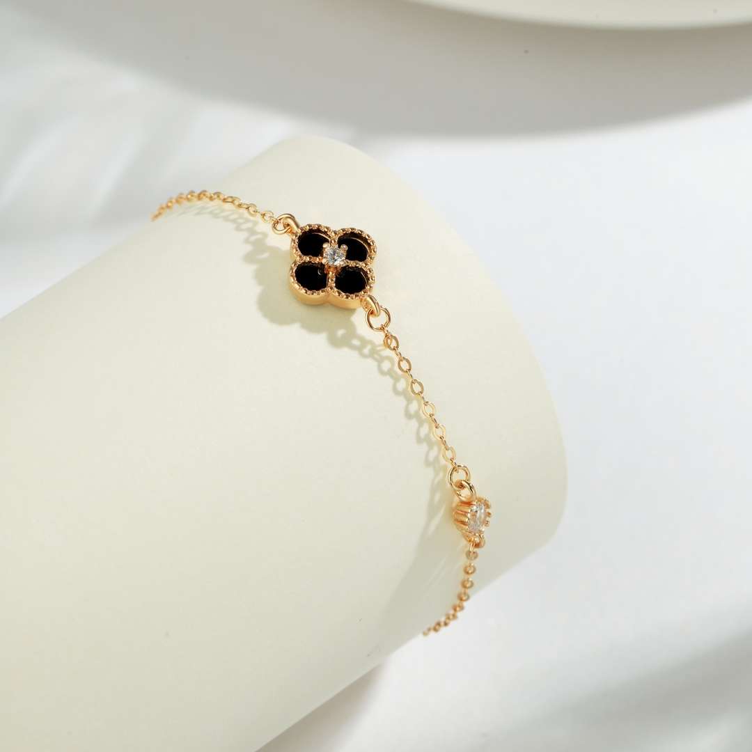 [Violet JW]Delicate Four Leaf Clover Bracelet