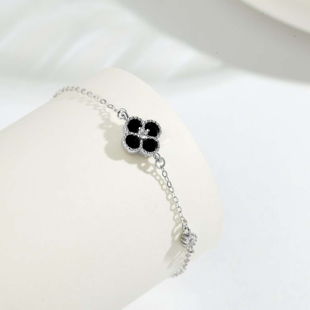 [Violet JW]Delicate Four Leaf Clover Bracelet