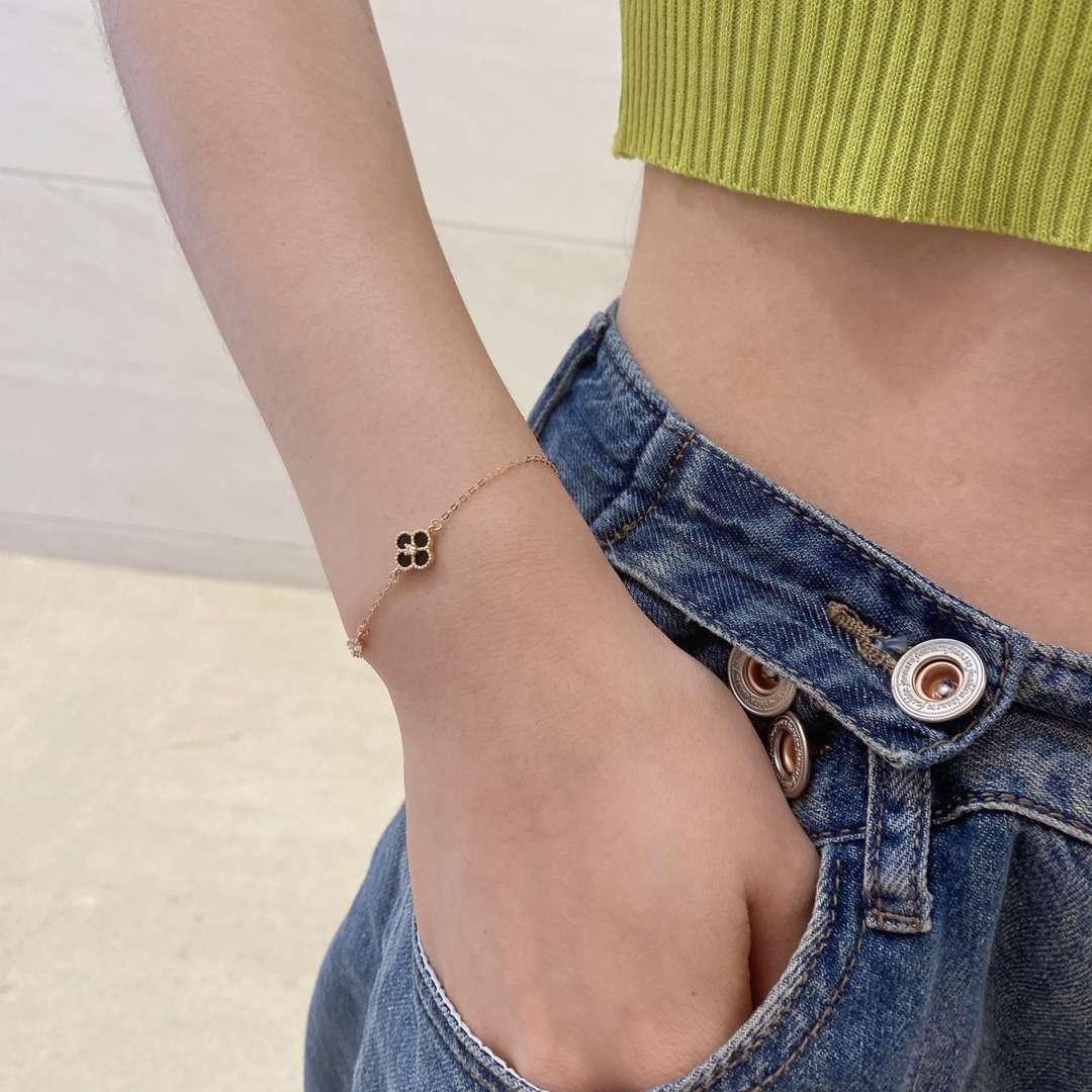 [Violet JW]Delicate Four Leaf Clover Bracelet