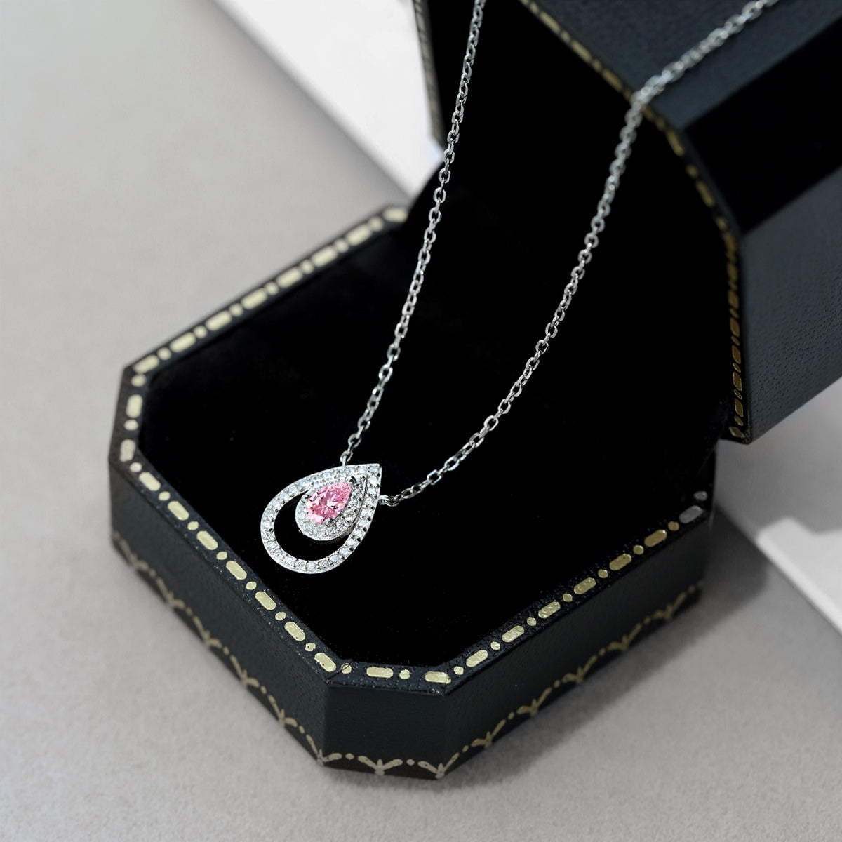 [Violet JW]Sparkling Pear Cut Necklace