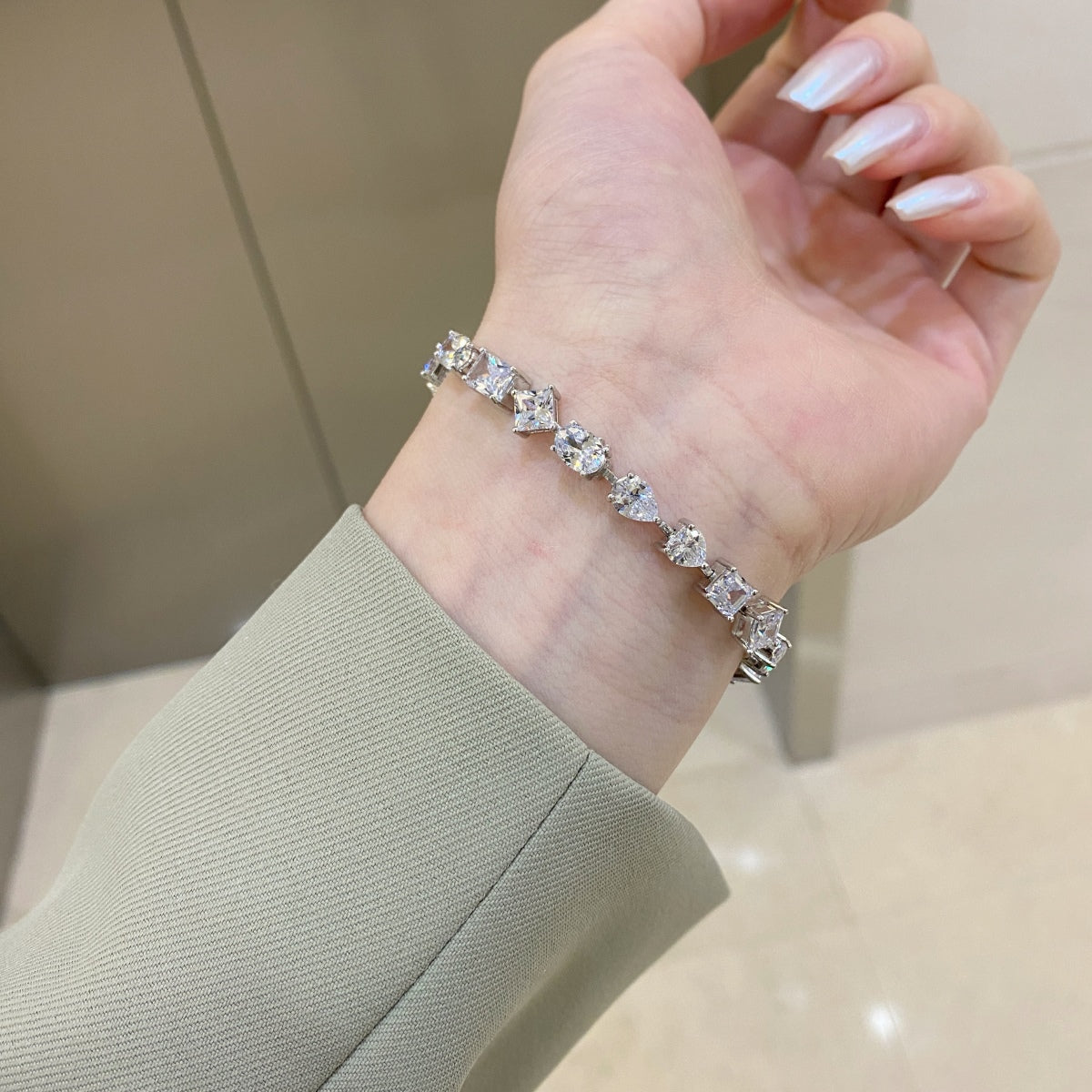 [Violet JW]Unique Exquisite Multi Cut Daily Bracelet