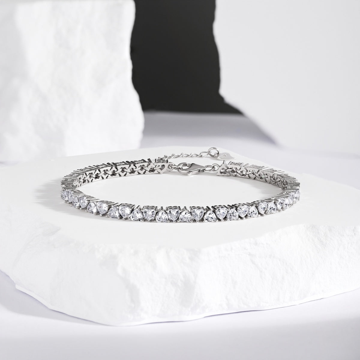 [Baslove]Schillerndes romantisches Armband in Herzform für Liebhaber