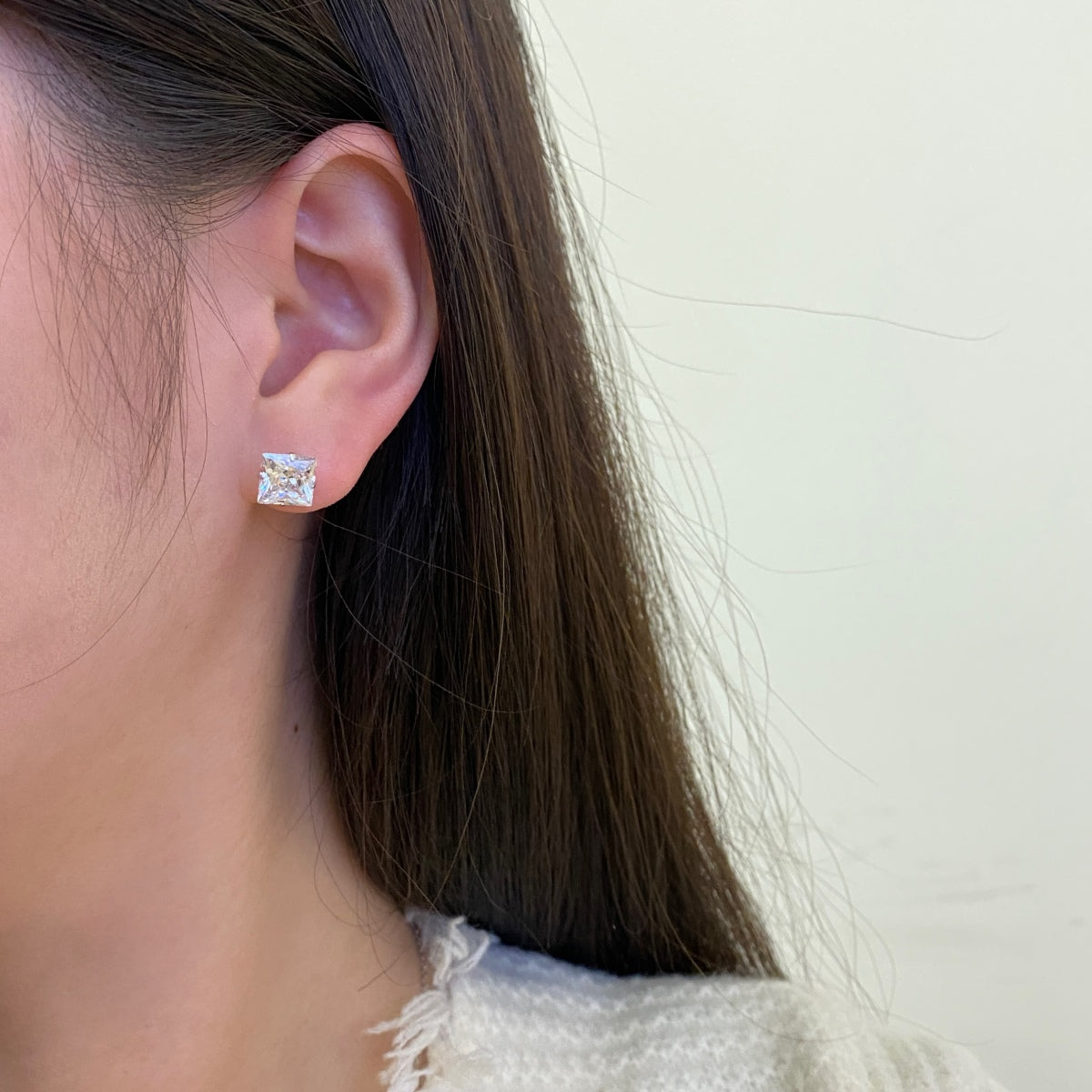 [Violet JW]Stylish Shiny Square Center Stone Stud Earrings