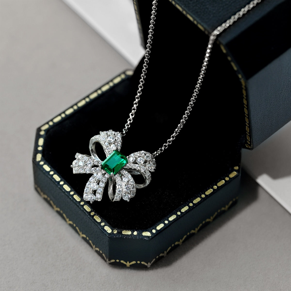 [Violet JW]Luxurious Flower Shape Emerald Cut Necklace