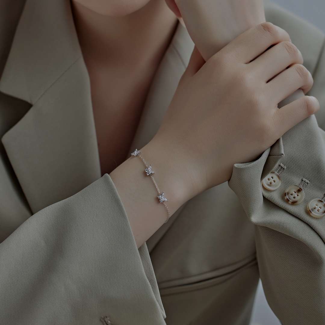 [Violet JW]Radiant Butterfly Shape Necklace
