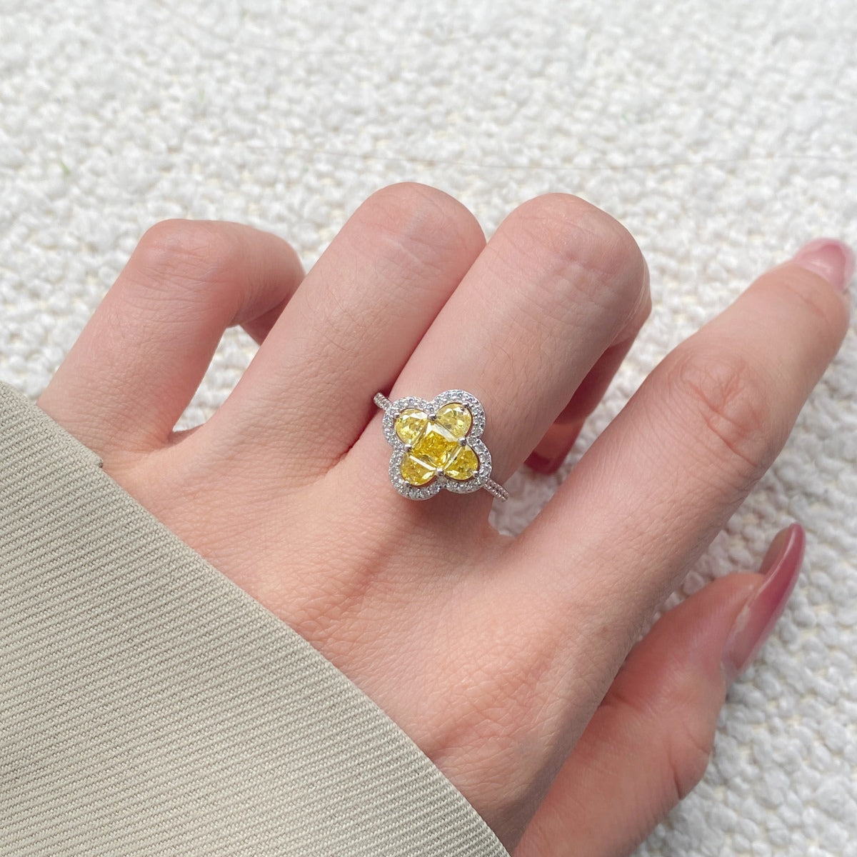 [Violet JW]Luxurious Eternity Flower Shape Banquet Ring