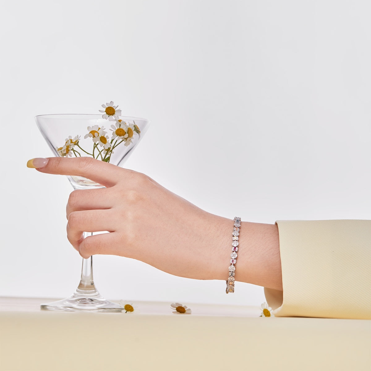 [Violet JW]Dazzling Radiant Multi Cut Daily Bracelet