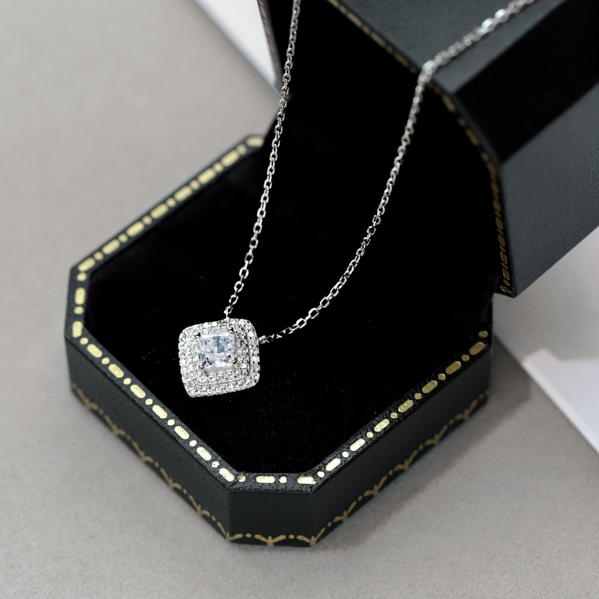 [Violet JW]Sparkling Asscher Cut Necklace