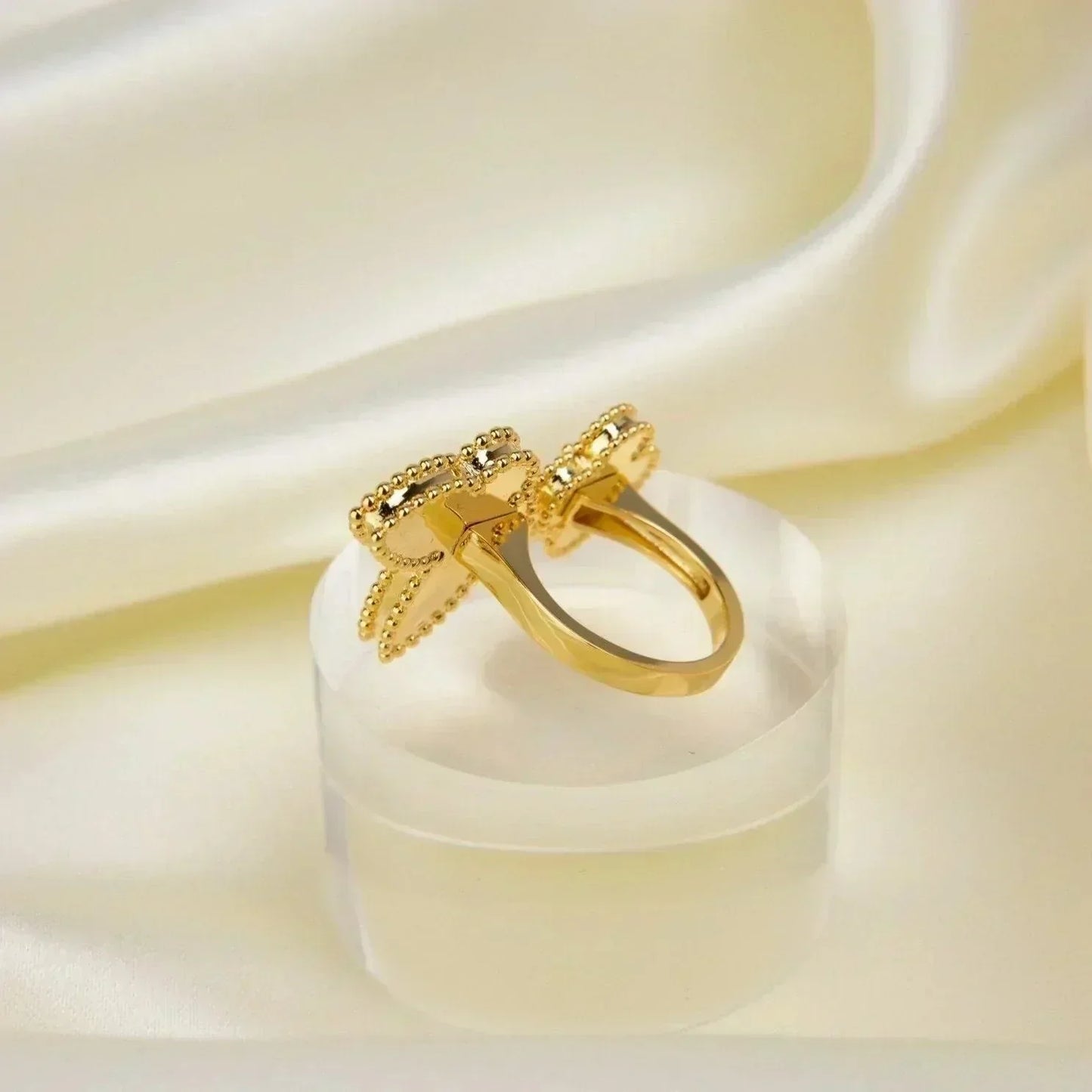 [Baslove] GLÜCKLICHER RING ZWISCHEN DEN FINGERN