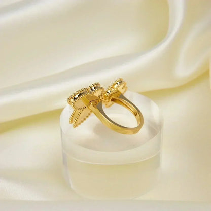 [Baslove] GLÜCKLICHER RING ZWISCHEN DEN FINGERN