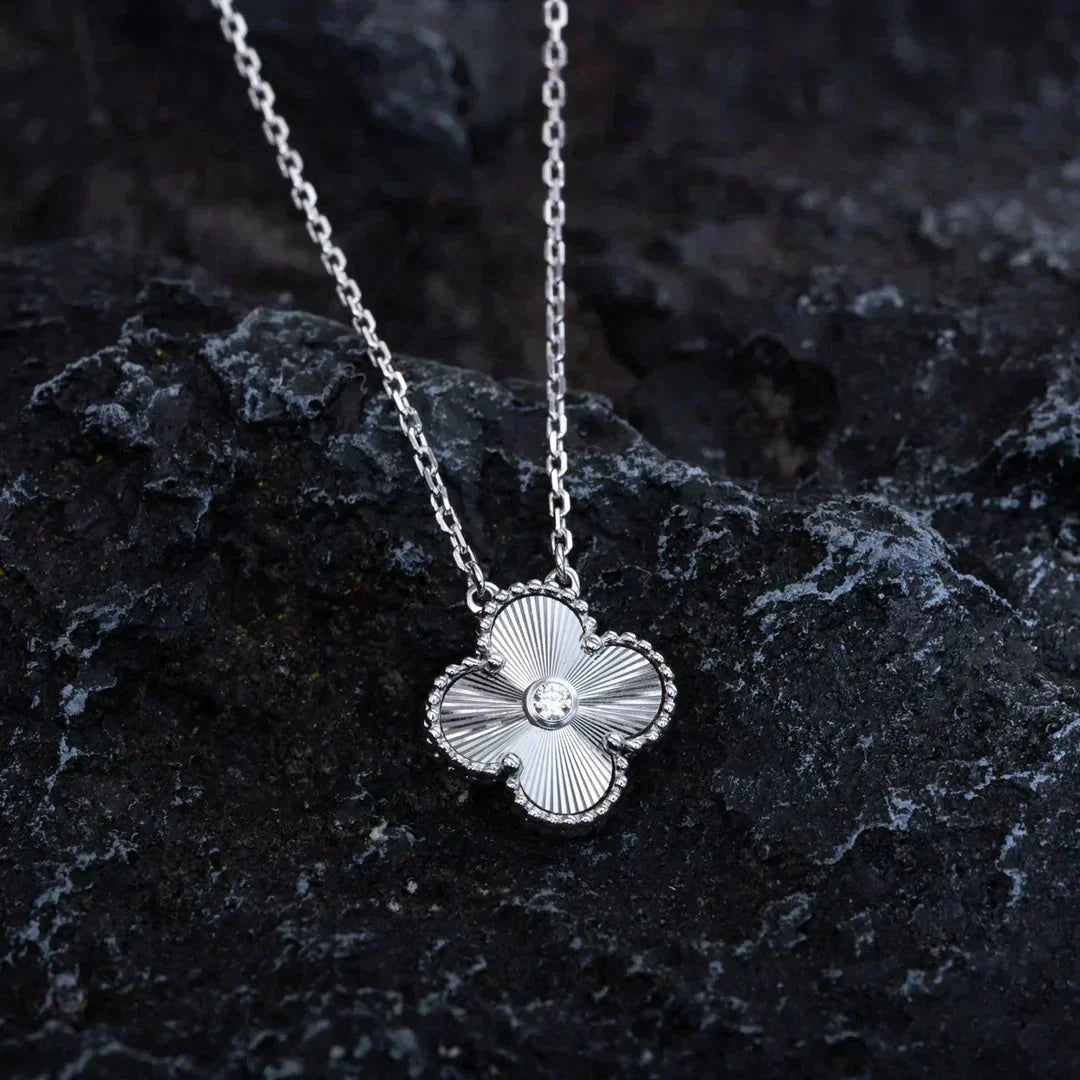 [Violet JW]CLOVER  15MM DIAMOND LASER NECKLACE SILVER