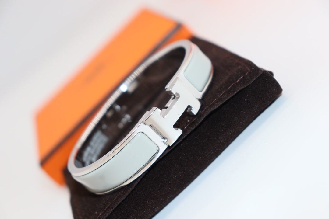 [Baslove]H HELLBLAUES ARMBAND