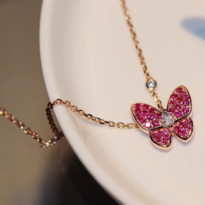 [Baslove]HALSKETTE MIT ROTEN DIAMANTEN UND SCHMETTERLINGSMUSTER AUS ROTGOLD
