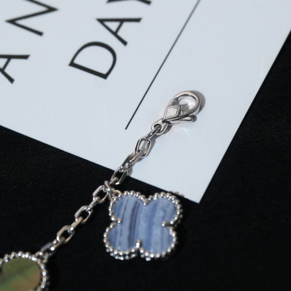 [Violet JW]CLOVER BRACELET 5 MOTIFS MOP CHALCEDONY SILVER