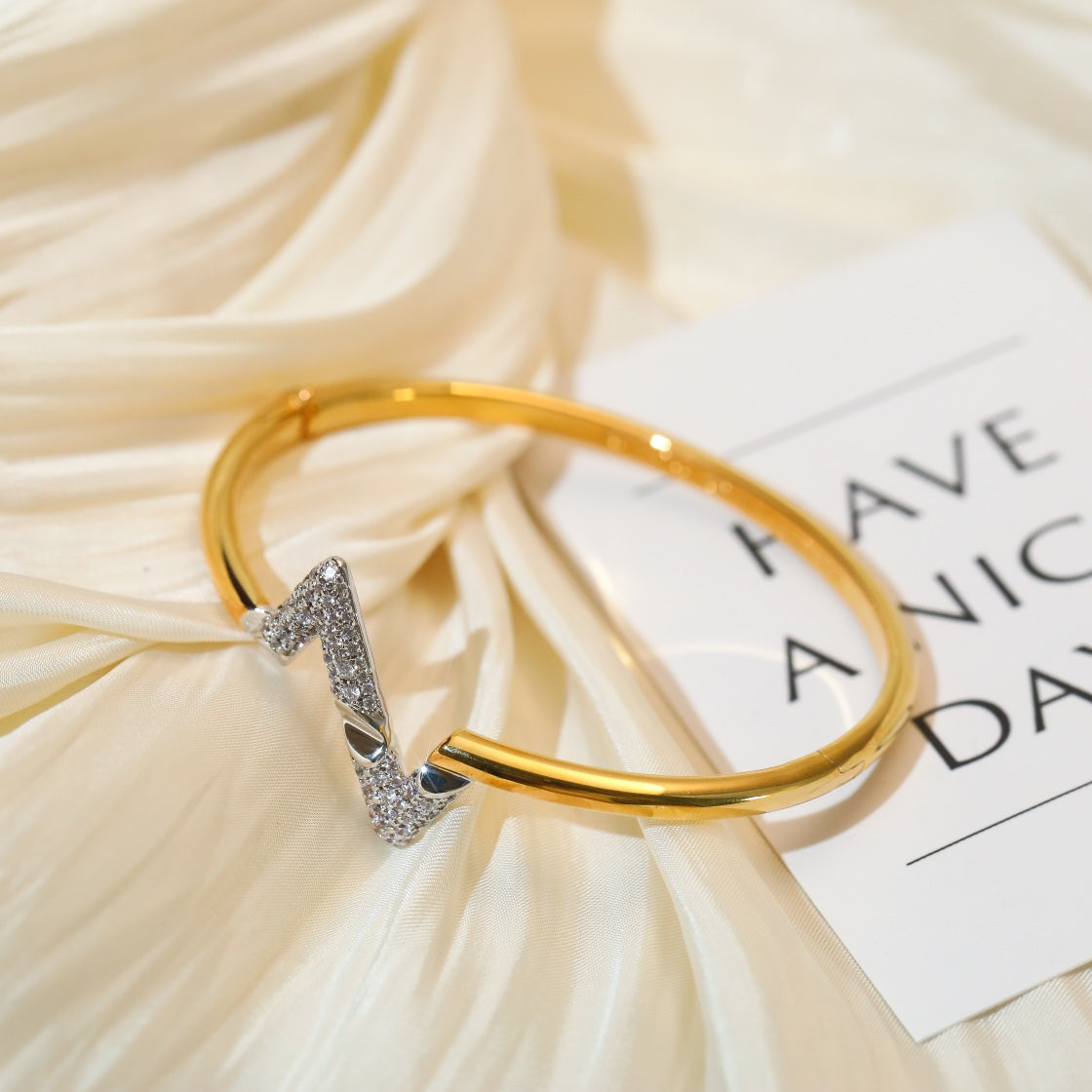 [Baslove]VOLTE UPSITE DOWN GOLD DIAMANT ARMBAND