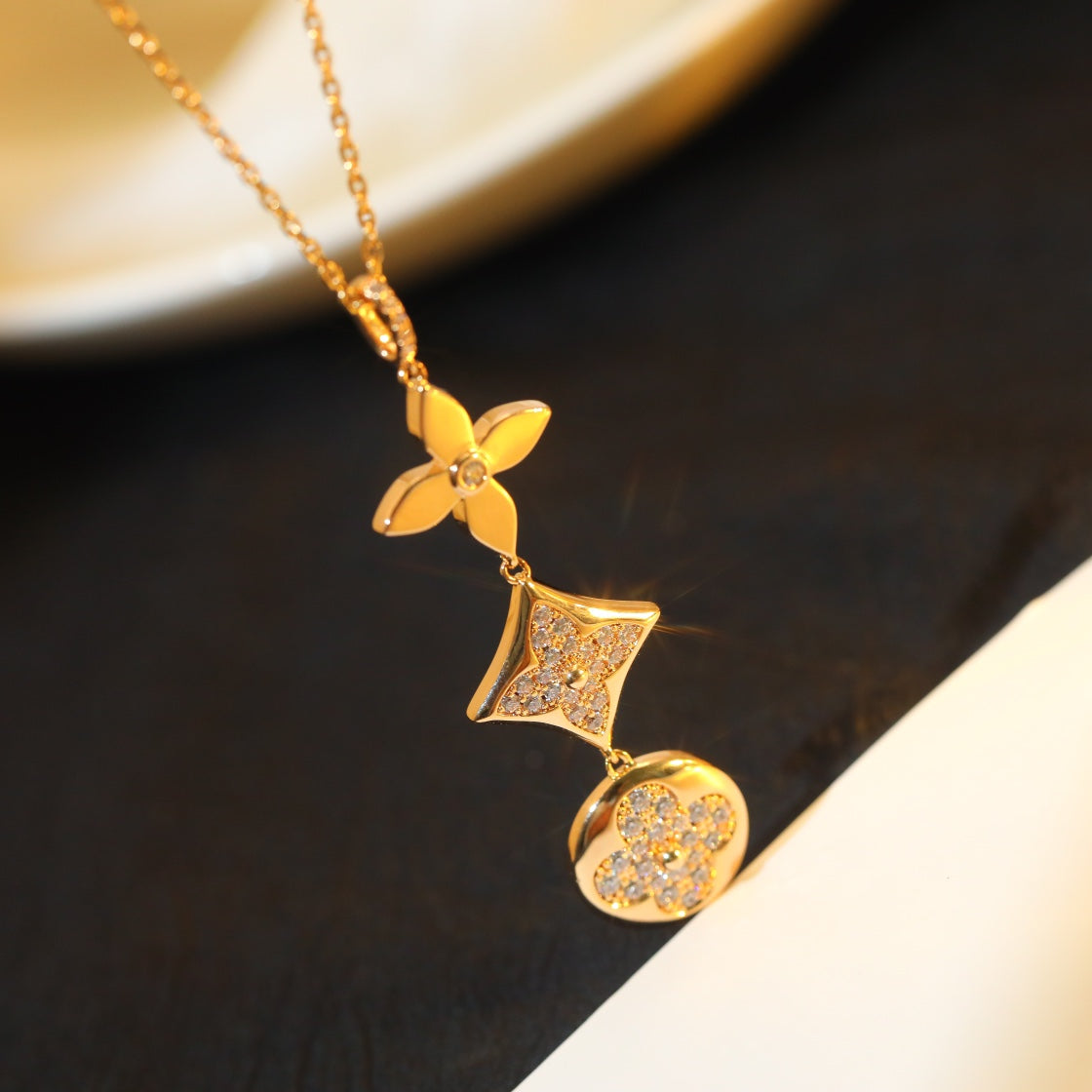 [Baslove]HALSKETTE AUS ROTGOLD MIT STERN UND SONNE