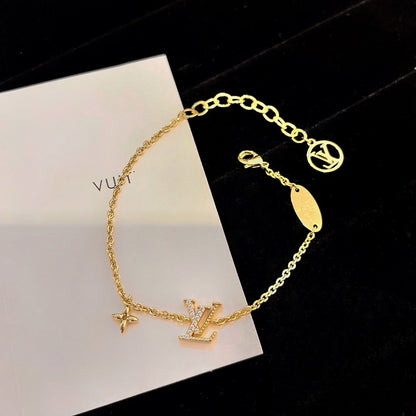 [Baslove] GOLDARMBAND MIT LV-LOGO UND STERNMOTIV