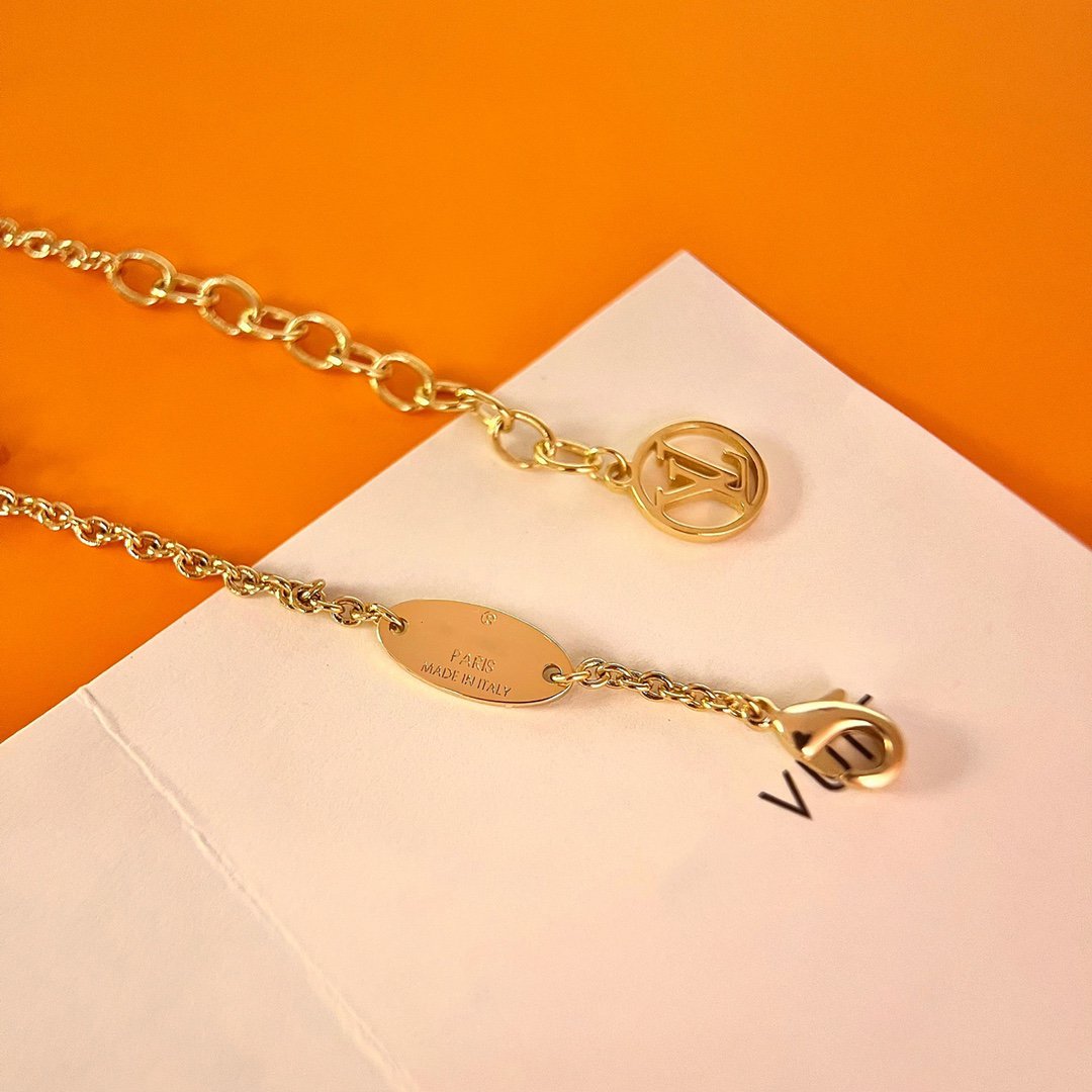 [Baslove] GOLDARMBAND MIT LV-LOGO UND STERNMOTIV
