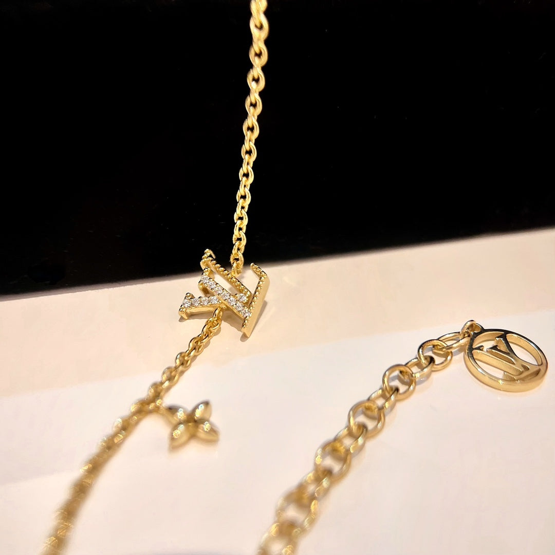 [Baslove] GOLDARMBAND MIT LV-LOGO UND STERNMOTIV