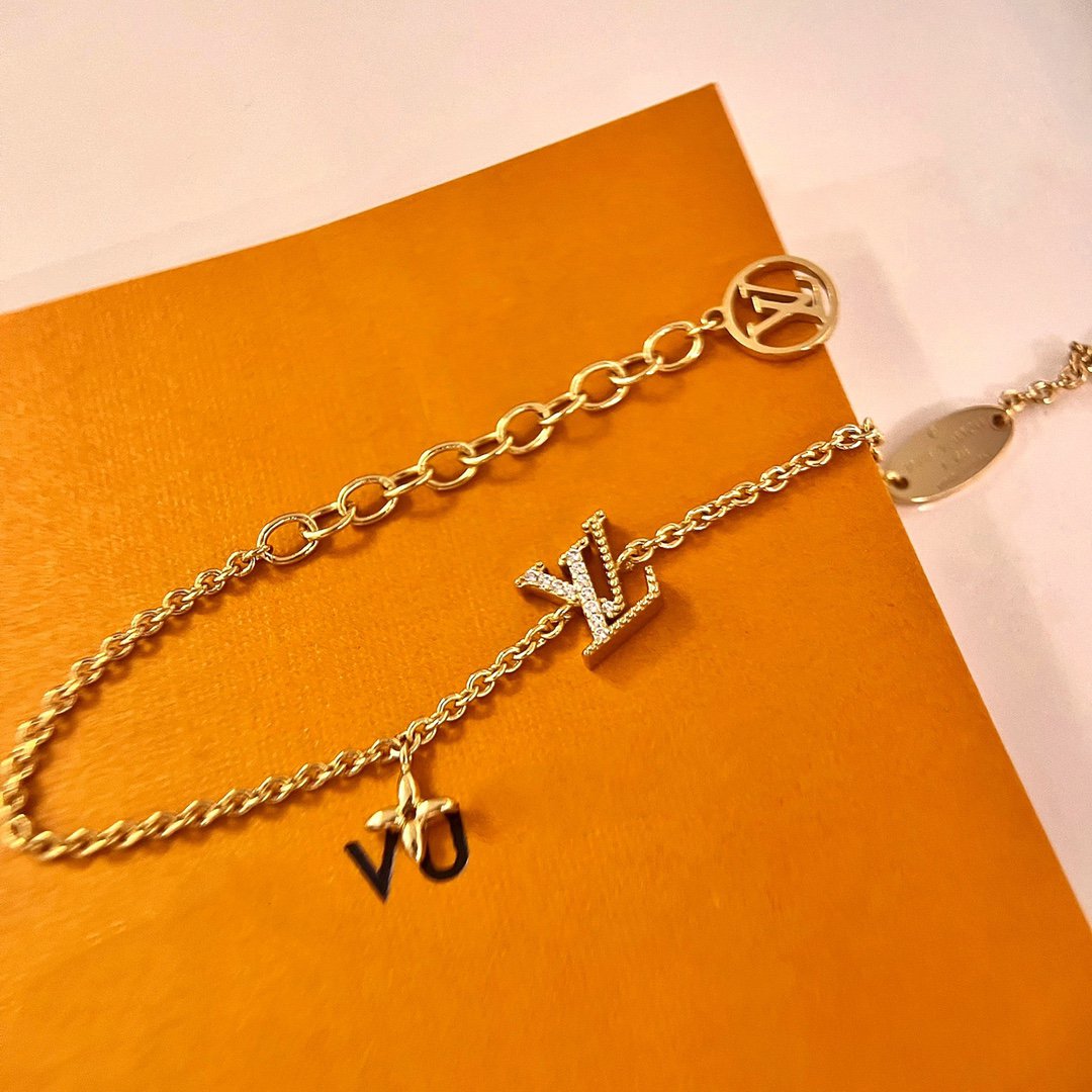 [Baslove] GOLDARMBAND MIT LV-LOGO UND STERNMOTIV