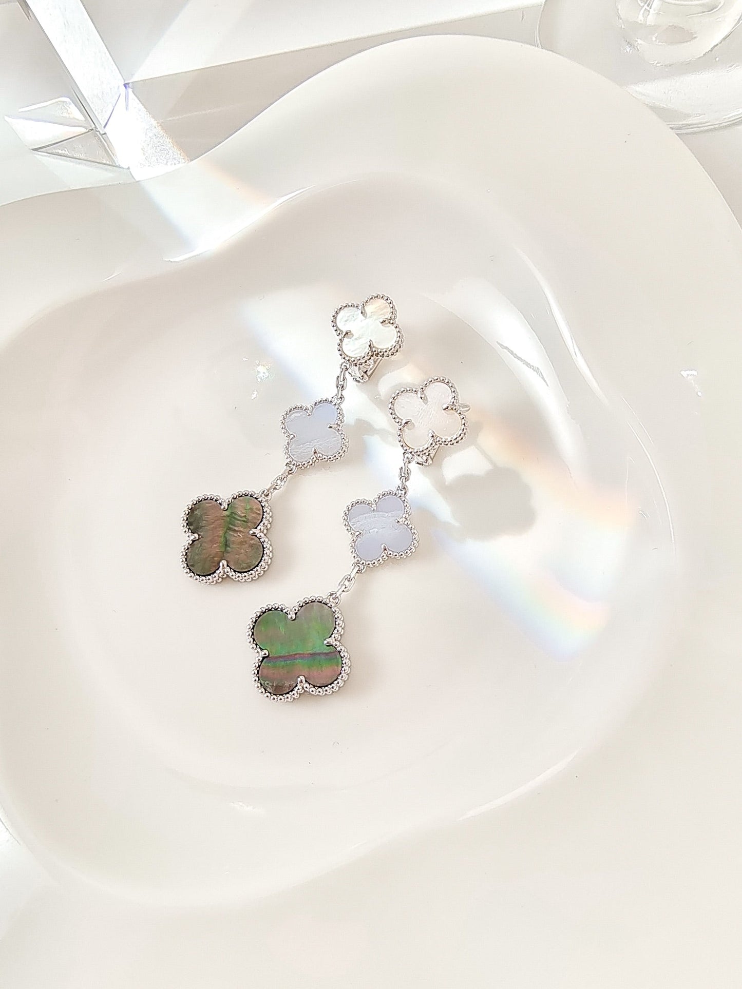 [Violet JW]CLOVER 3 MOTIFS CHALCEDONY DARK MOP SILVER EARRINGS