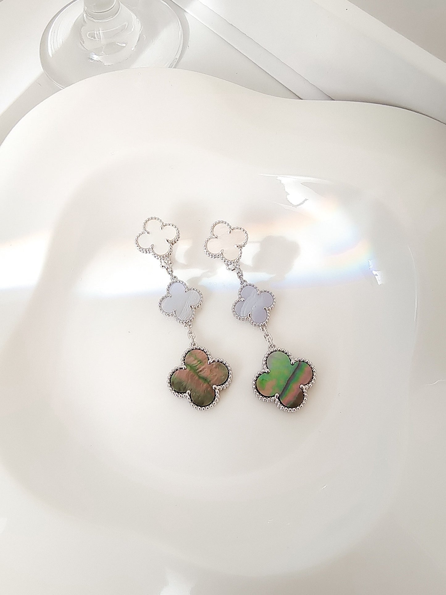 [Violet JW]CLOVER 3 MOTIFS CHALCEDONY DARK MOP SILVER EARRINGS