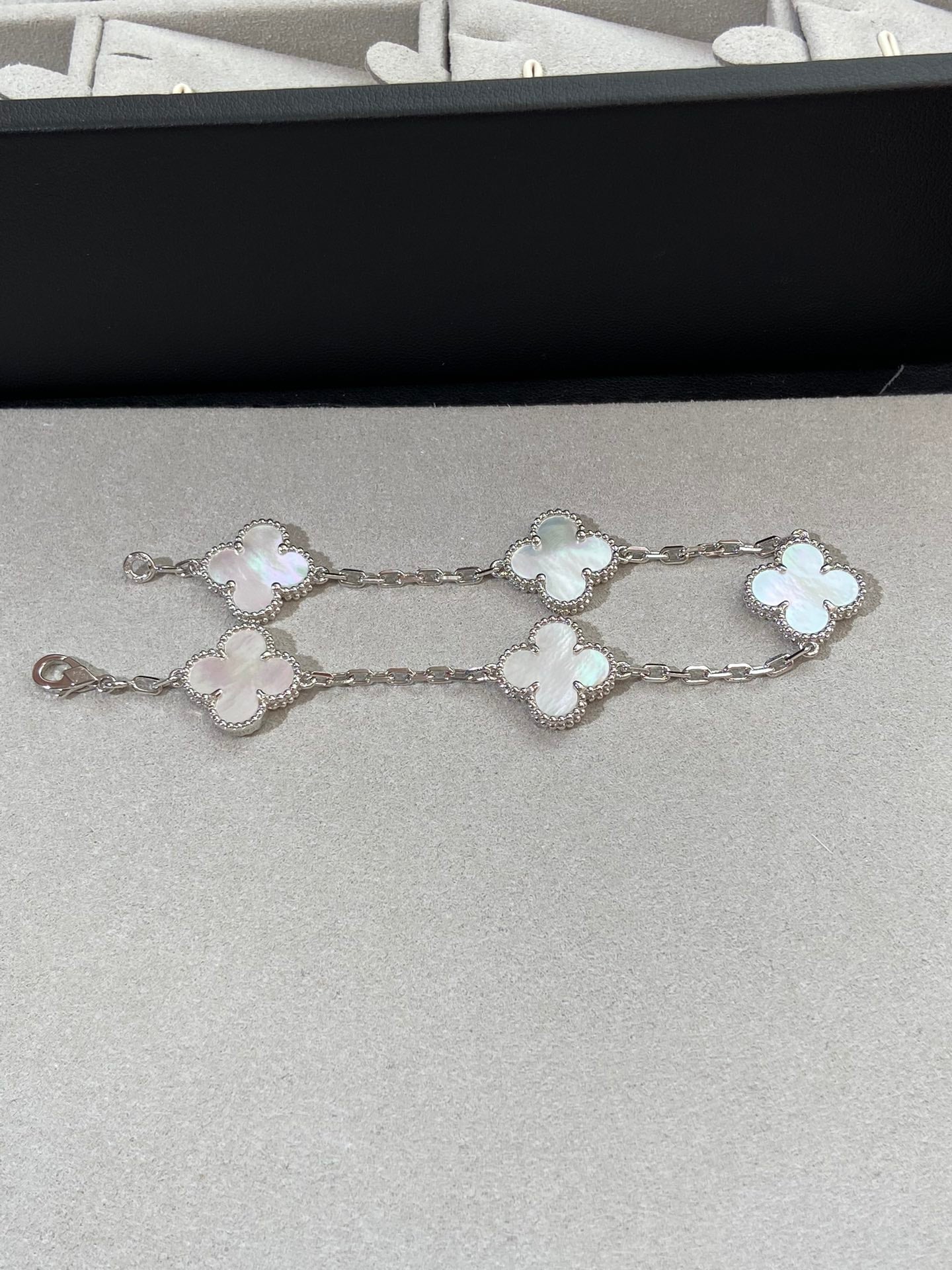 [Violet JW]CLOVER SILVER MOP 5 MOTIF BRACELET