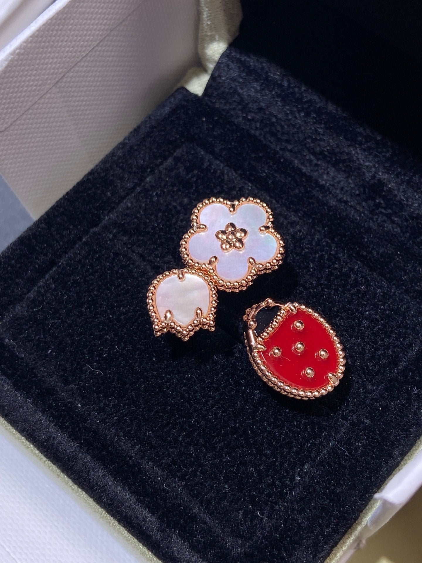 [Baslove] RING AUS ROSÉGOLD MIT GLÜCKSMOTIV 3