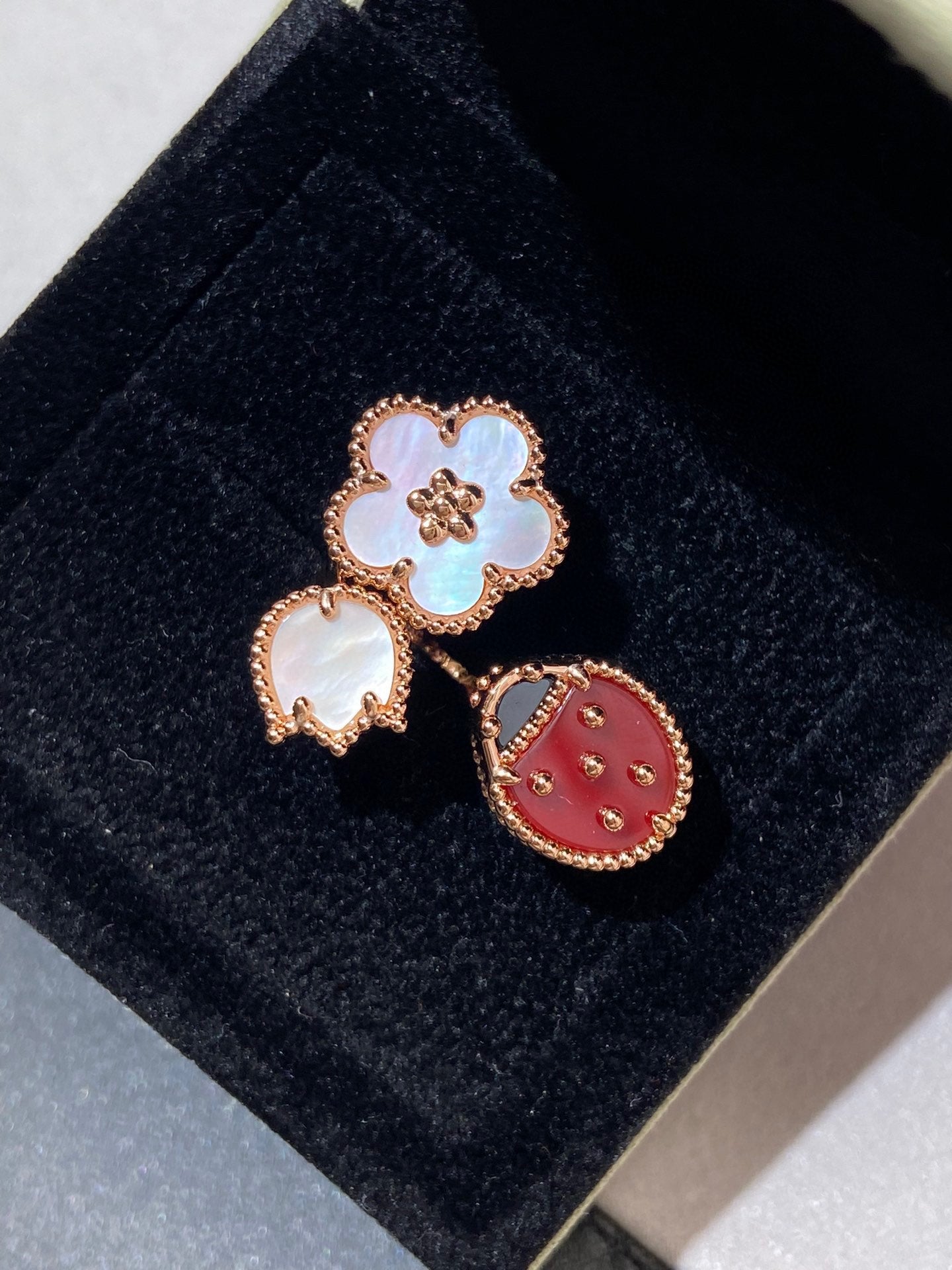 [Baslove] RING AUS ROSÉGOLD MIT GLÜCKSMOTIV 3