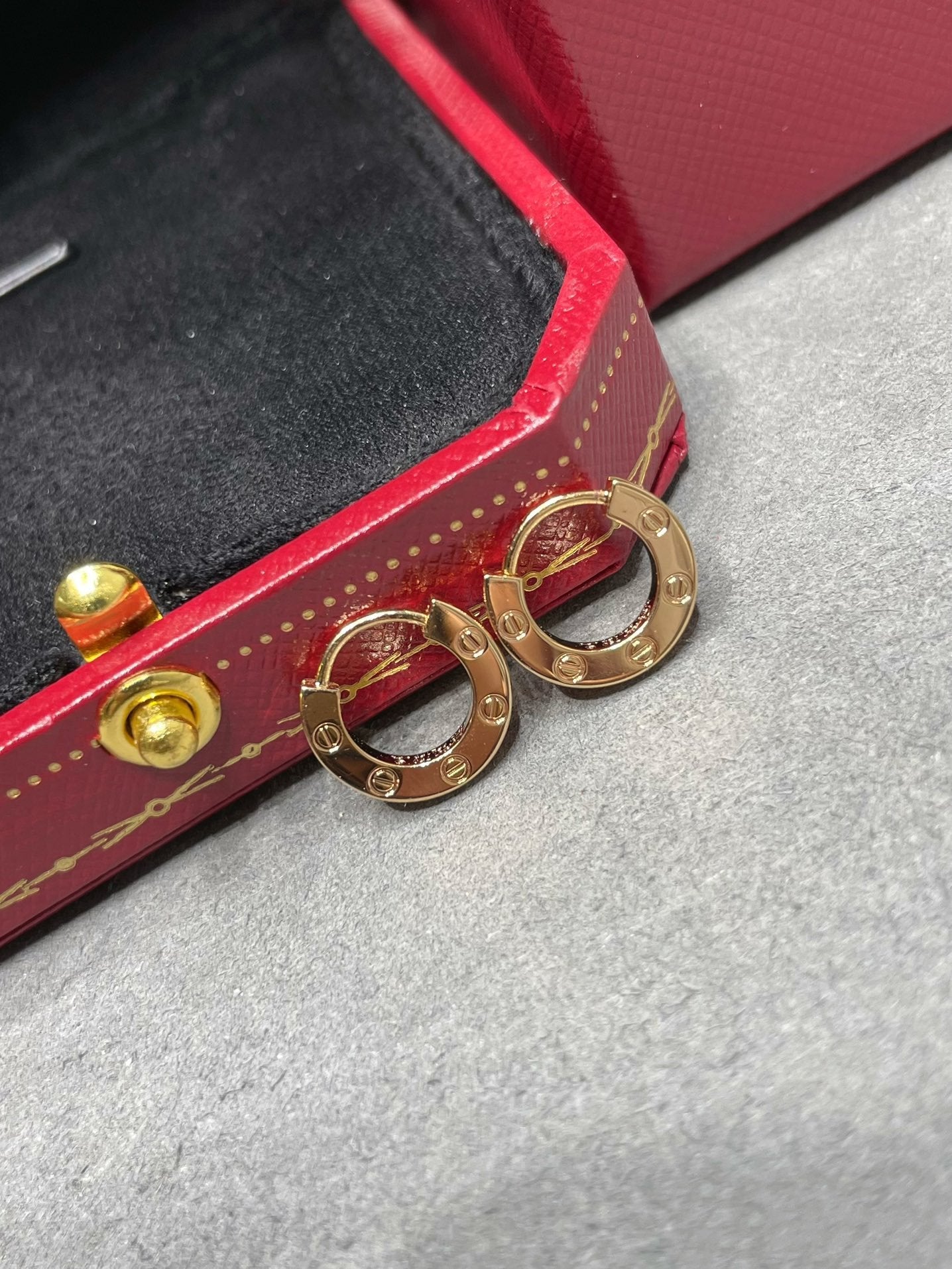 [Baslove] LIEBE MINI OHRRINGE