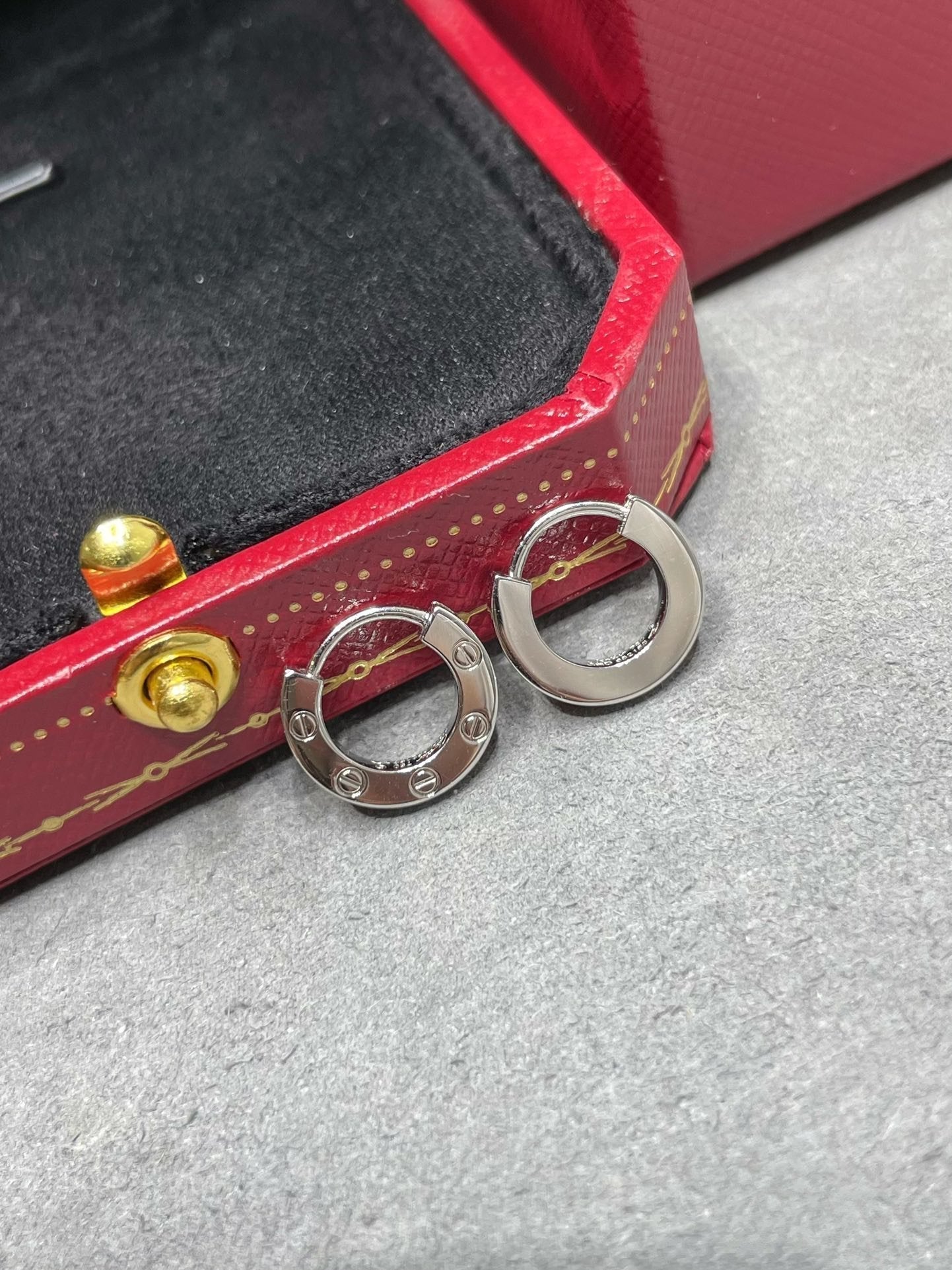 [Baslove] LIEBE MINI OHRRINGE