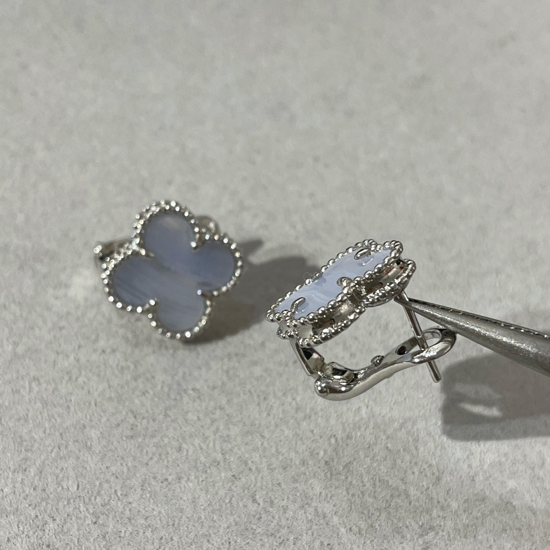 [Baslove]クローバーカルセドニーシルバースタッドピアス