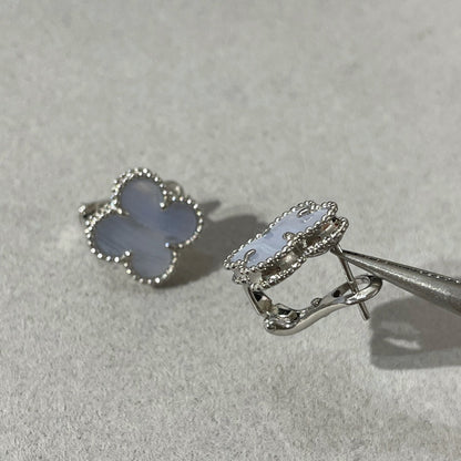 [Baslove]クローバーカルセドニーシルバースタッドピアス