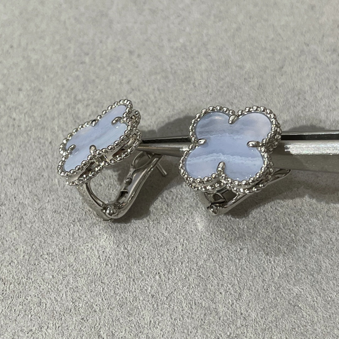 [Baslove]クローバーカルセドニーシルバースタッドピアス
