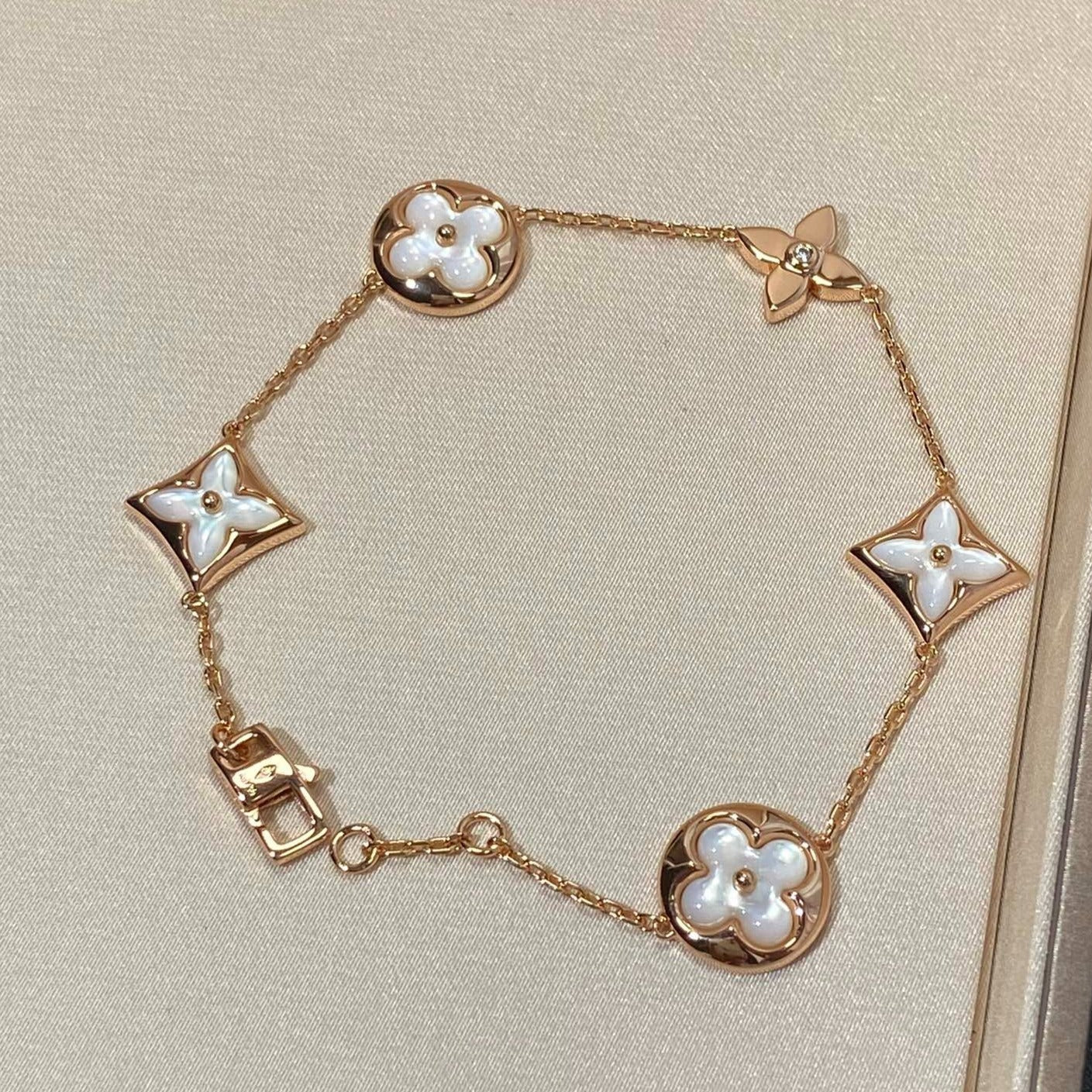 [Baslove]Armband mit Stern und Sonne, 5 Motiven, Perlmutt, Roségold